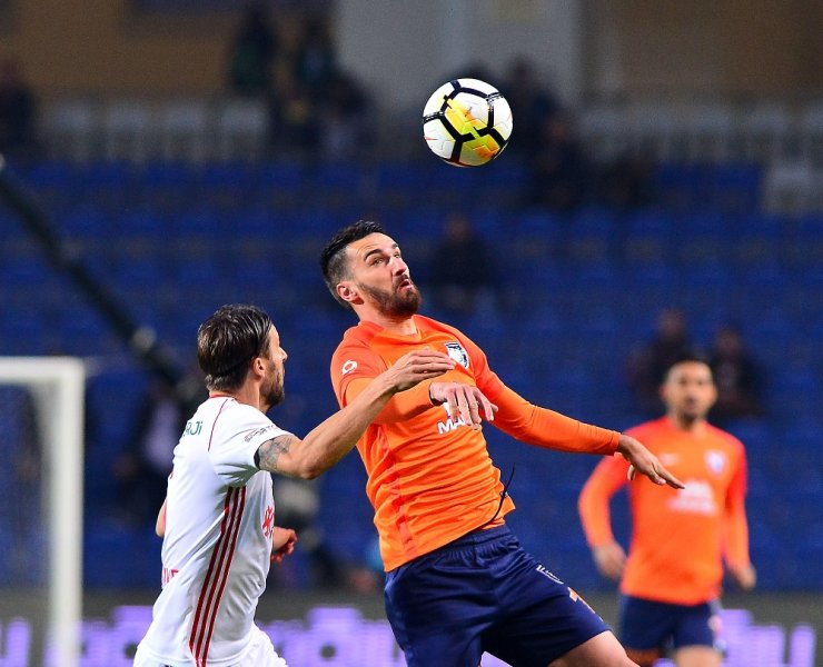 Medipol Başakşehir Zirve Yarışında Yara Aldı