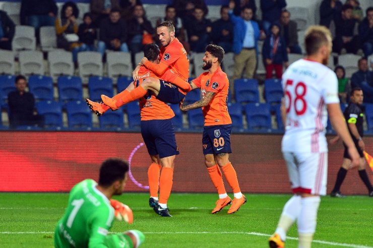 Medipol Başakşehir Zirve Yarışında Yara Aldı