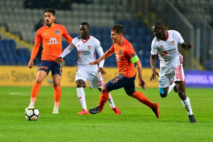 Medipol Başakşehir Zirve Yarışında Yara Aldı
