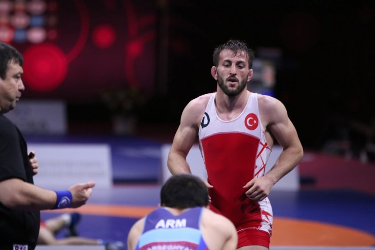 Serbest Güreşçiler, Minderde Fırtına Gibi Esiyor