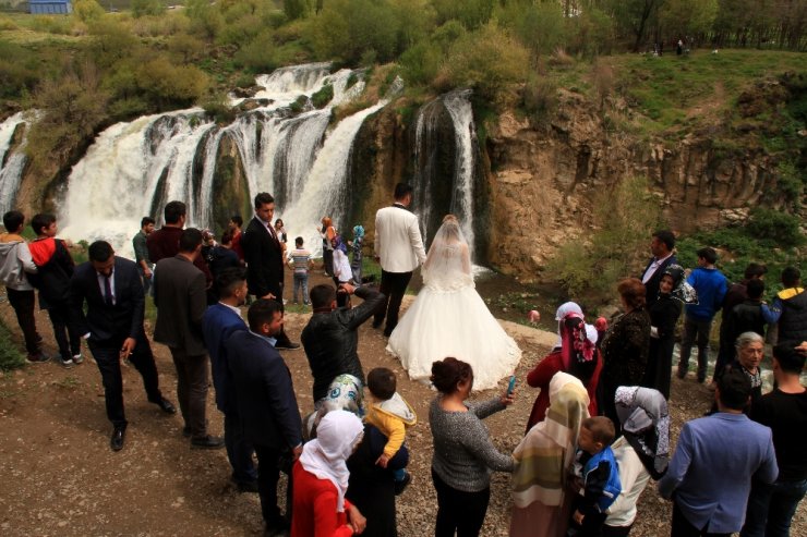 Muradiye Şelalesi’nde İlkbahar Coşkusu