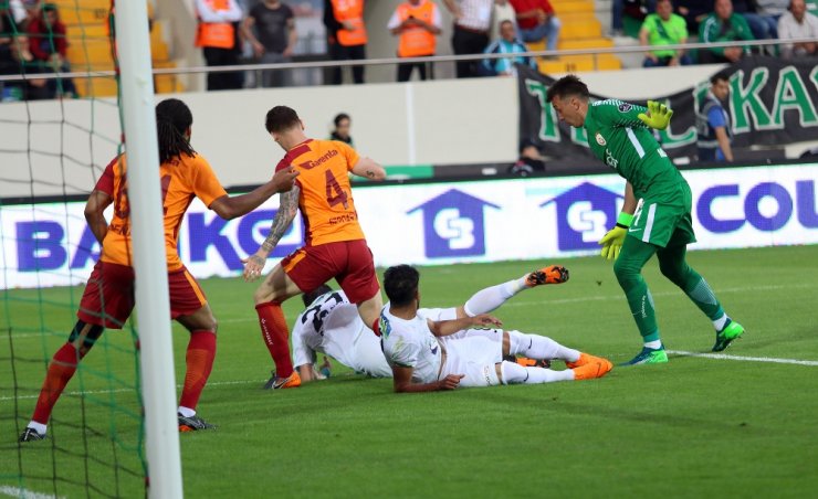 Aslan Liderliği Bırakmadı