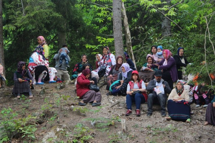Yayla Şenliklerin İlki Olan 27. Acısu Hıdrellez Kültür Ve Bahar Bayramı Şenliği Renkli Görüntülere Sahne Oldu