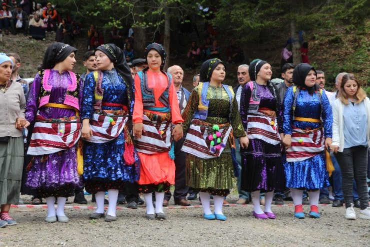 Yayla Şenliklerin İlki Olan 27. Acısu Hıdrellez Kültür Ve Bahar Bayramı Şenliği Renkli Görüntülere Sahne Oldu