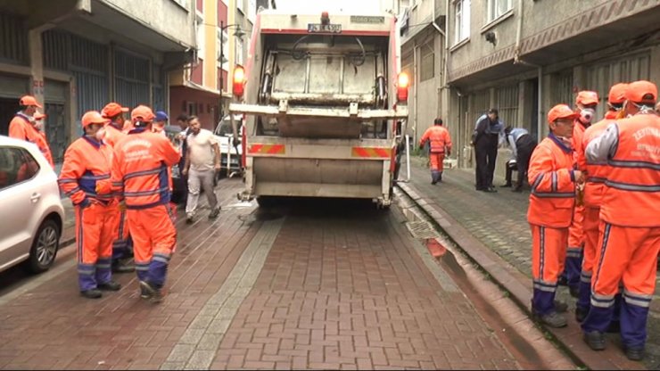 Bu Evden 15 Ton Çöp Çıktı