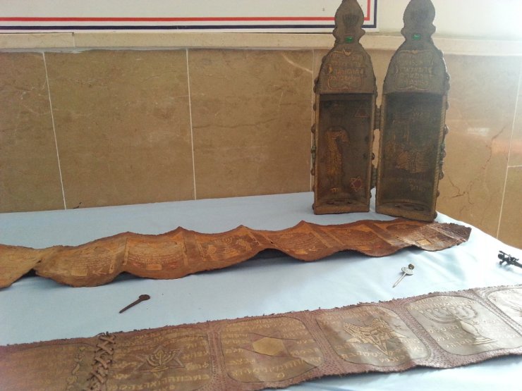 Bu İki Tevrat’ın Değeri 8 Milyon Lira