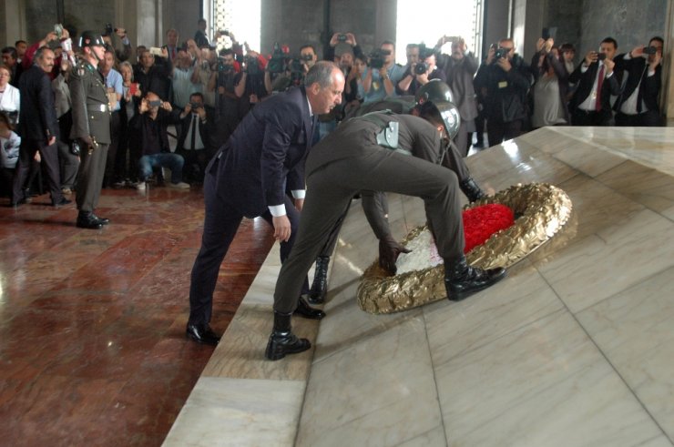 Muharrem İnce Anıtkabir’i Ziyaret Etti