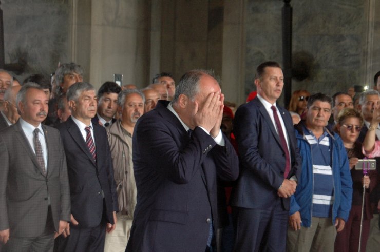 Muharrem İnce Anıtkabir’i Ziyaret Etti