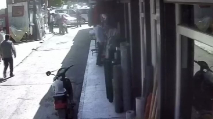 Fren Yerine Gaza Basınca Yayaların Arasına Daldı
