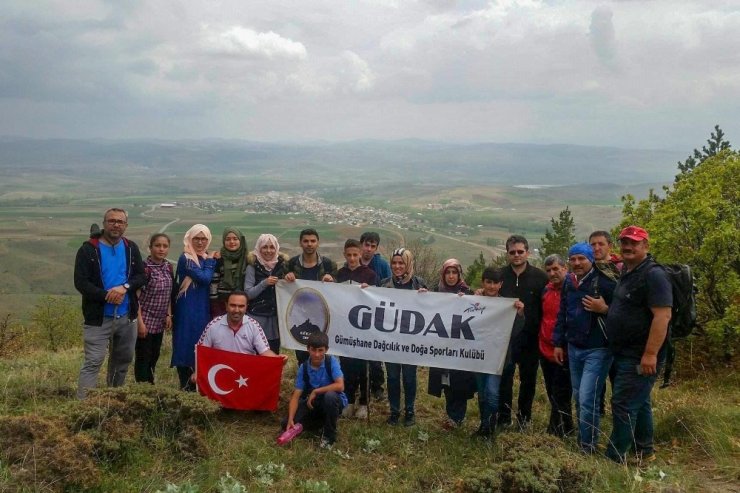 Gümüşhaneli Dağcılar Köse’de Yürüdü