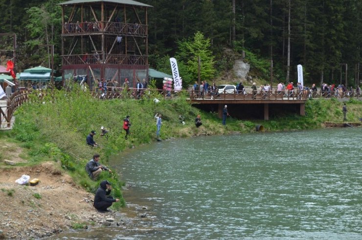 Uzungöl’de Balık Tutma Yarışması