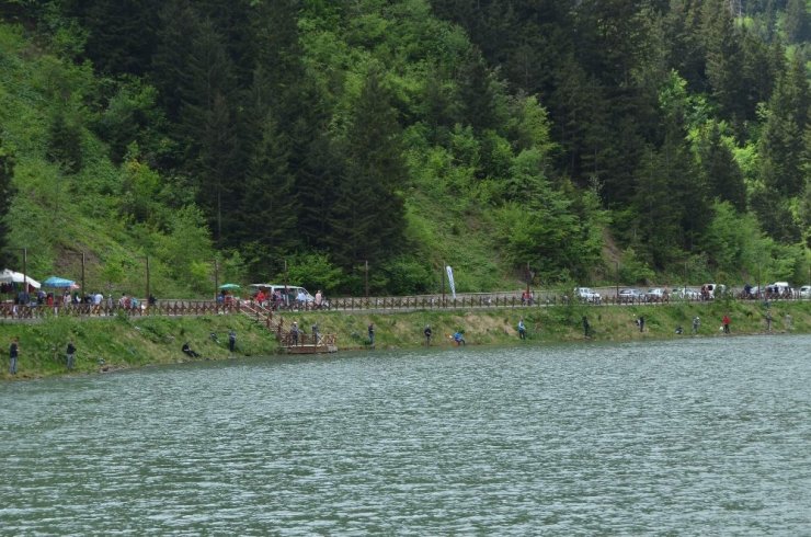 Uzungöl’de Balık Tutma Yarışması