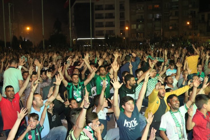 Akhisarlılar Tarihi Zaferi Kutladı
