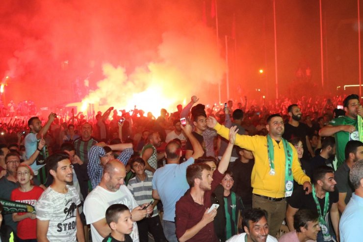 Akhisarlılar Tarihi Zaferi Kutladı