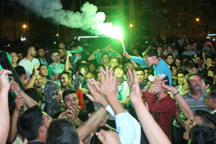 Akhisarlılar Tarihi Zaferi Kutladı