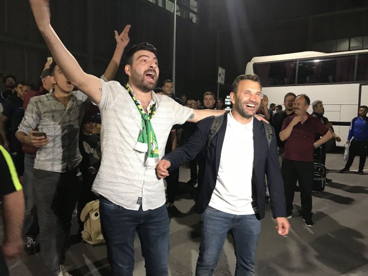 Akhisar’a Coşkulu Karşılama