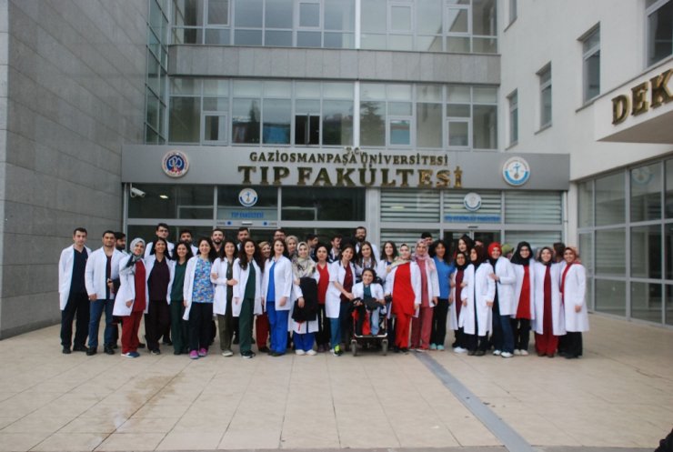 Engelleri Aştı Tıp Fakültesini Birincilikle Tamamladı