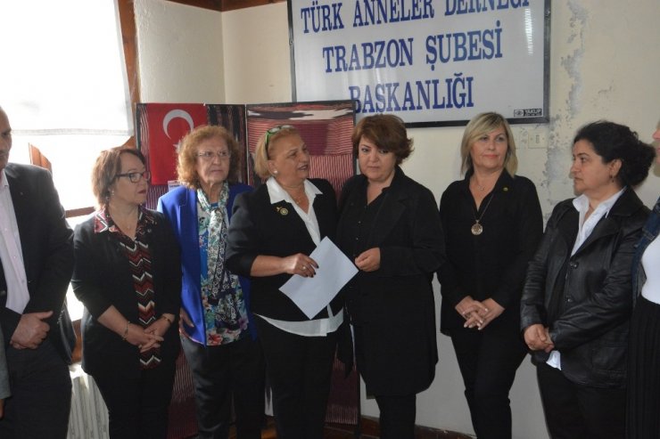 Trabzon’da Asker Ve Polislerin Anneleri Ve Eşleri Yılın Annesi Oldu
