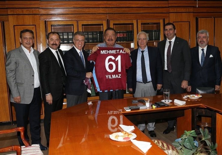 Trabzonspor Yönetimi, Onursal Başkan Mehmet Ali Yılmaz’ı Ziyaret Etti