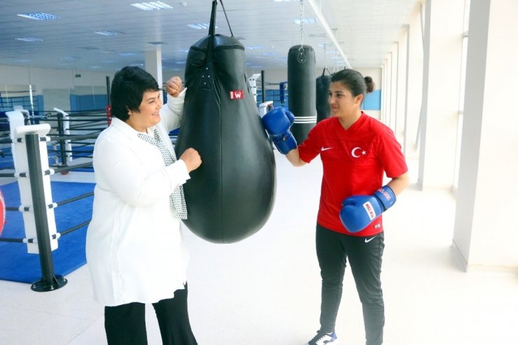 Tekvandocu Annenin Boksör Kızı Olimpiyatı Hedefliyor