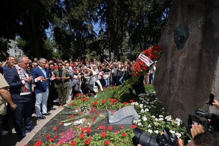 Zübeyde Hanım’ın Kabrini Ziyareti