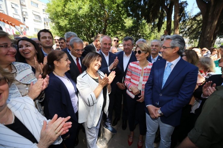 Zübeyde Hanım’ın Kabrini Ziyareti