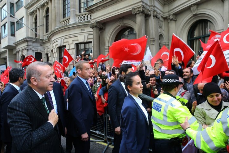 Cumhurbaşkanı Erdoğan’a Londra’da Sevgi Seli