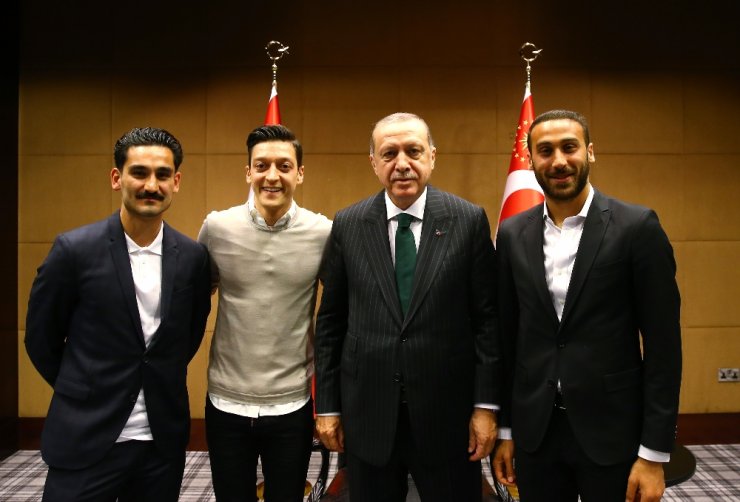 İngiltere’de Top Koşturan Türk Yıldızlarla Buluştu