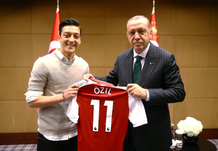 İngiltere’de Top Koşturan Türk Yıldızlarla Buluştu