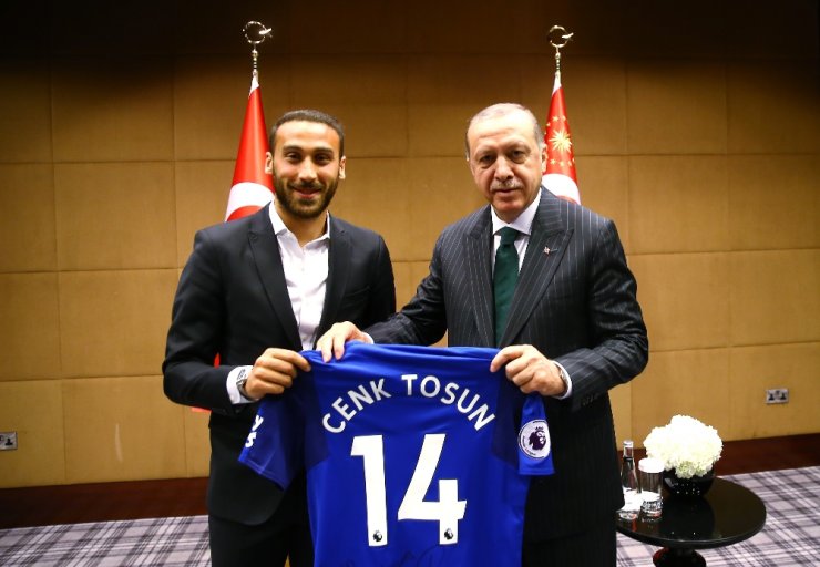İngiltere’de Top Koşturan Türk Yıldızlarla Buluştu