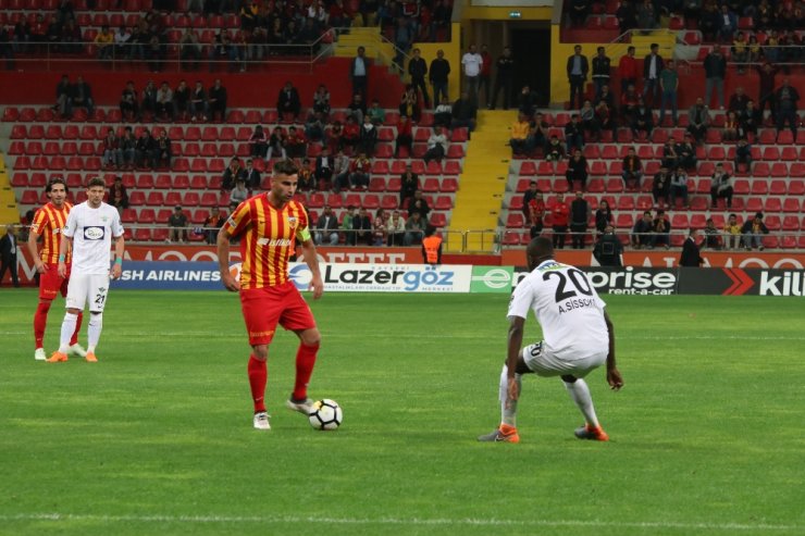 Akhisarspor Ligde Kalmayı Garantiledi