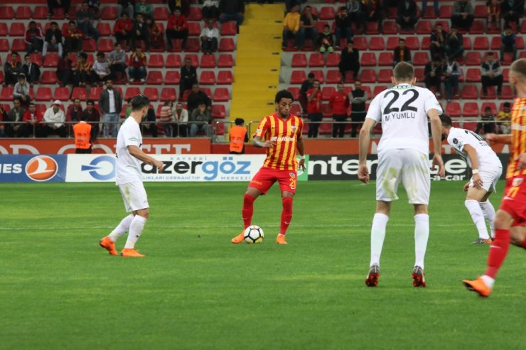 Akhisarspor Ligde Kalmayı Garantiledi