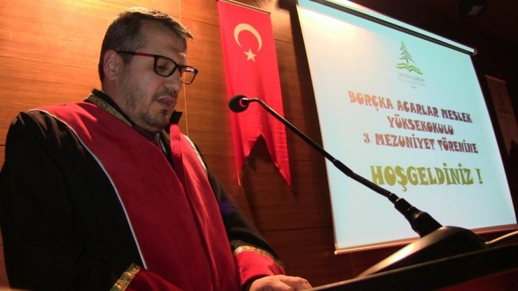 Borçka Acarlar Meslek Yüksekokulunda Mezuniyet Sevinci