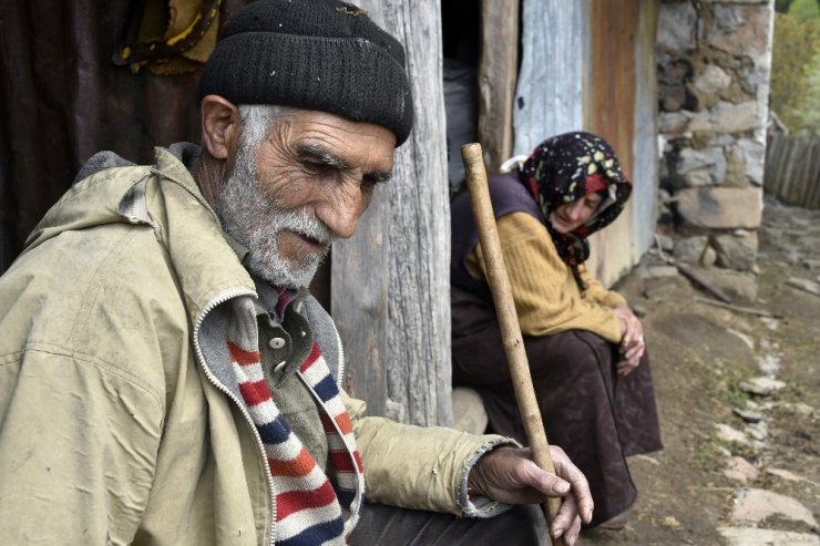 İki Görme Engelli Kardeş Hayata Birlikte Tutunuyor