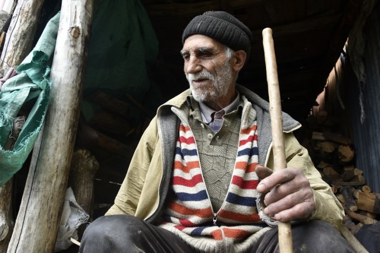 İki Görme Engelli Kardeş Hayata Birlikte Tutunuyor
