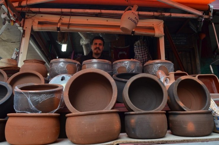 Ramazan Öncesi Güveçler Tezgahlarda Yerini Aldı