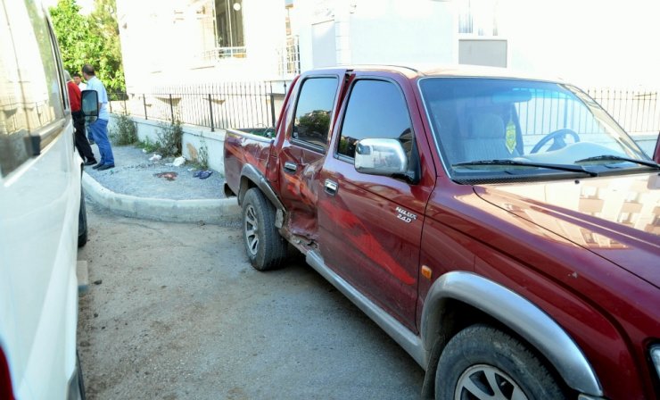 Pikap İle Minibüs Çarpıştı: 1 Ölü, 6 Yaralı