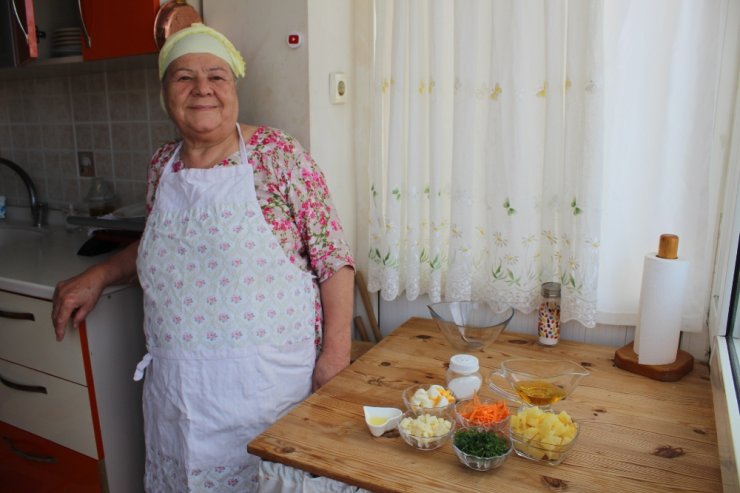 77’lik ’Youtuber’ Saniye Anneden İftar Menüsü