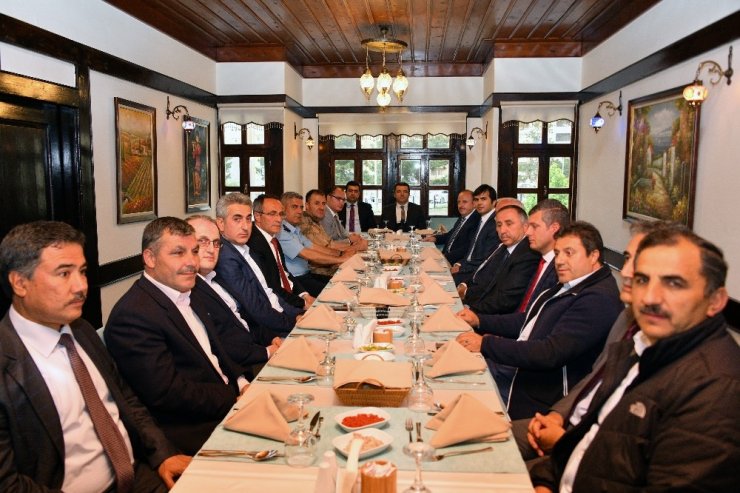 Müftü Aksu’ya Veda Yemeği