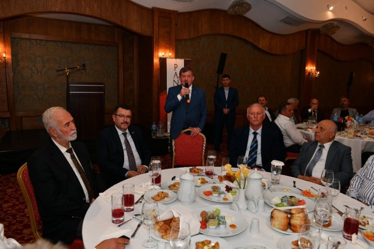 Ak Parti’nin Trabzon’daki Kurucuları İftar Yemeğinde Buluştu