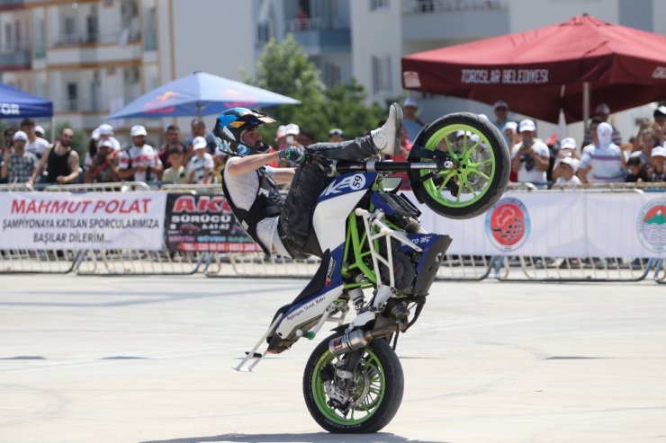 Akrobasi Motosikletçileri Nefes Kesti