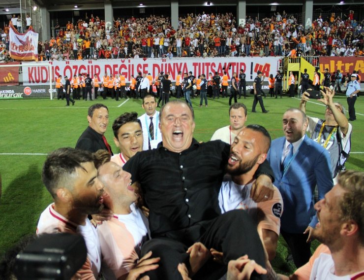 Sarı Kırmızılarda Büyük Sevinç