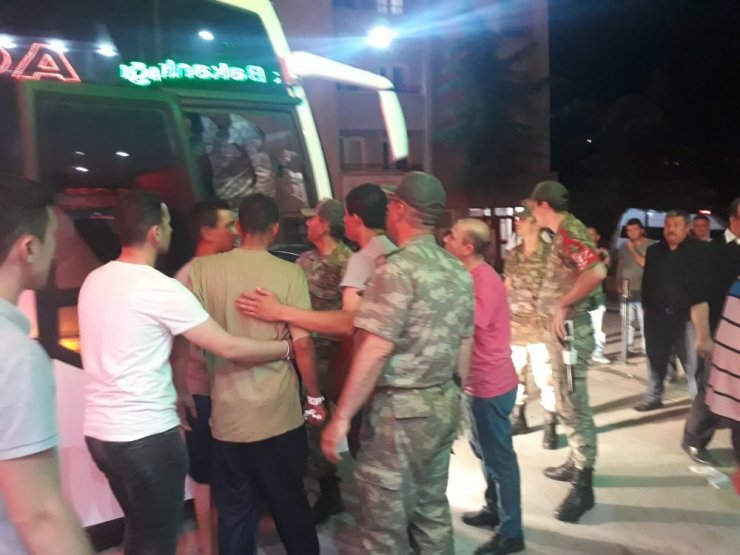 81 Asker Sinek İlacından Etkilenerek Hastaneye Kaldırıldı