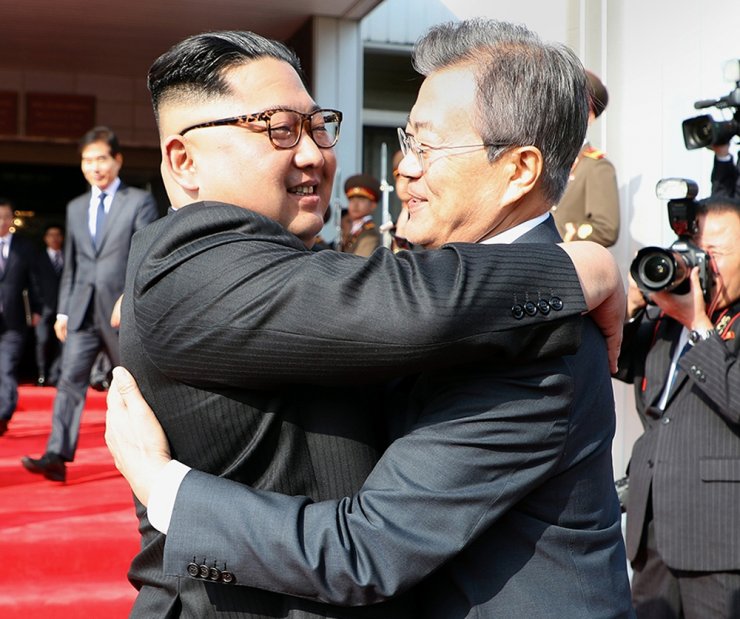Güney Ve Kuzey Koreli Liderler Bir Araya Geldi