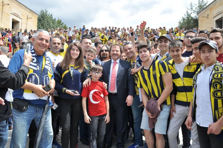 Ankaragücü Kupasını Anıtkabir’e Götürdü