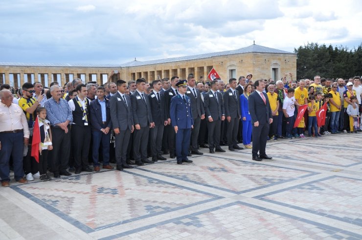 Ankaragücü Kupasını Anıtkabir’e Götürdü