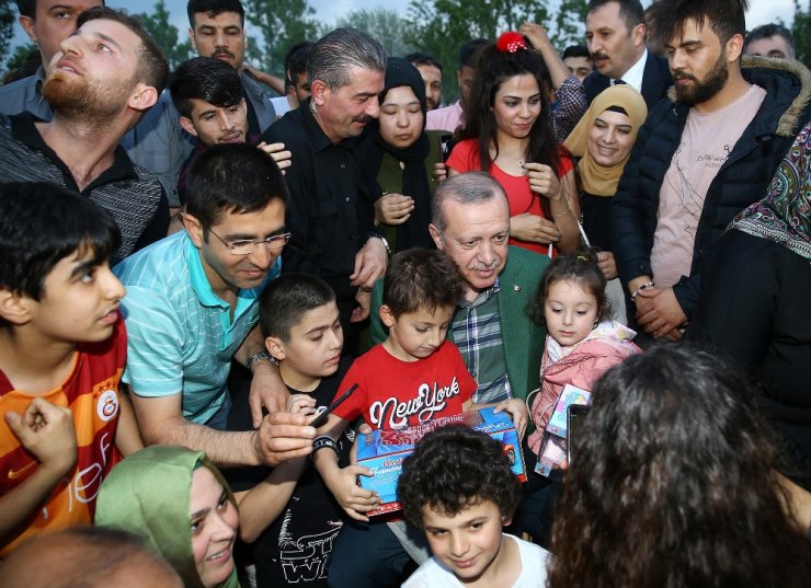 Erdoğan Zeytinburnu Sahilde Vatandaşlarla Sohbet Etti