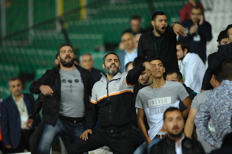 Bursaspor’un Genel Kurulunda Büyük Gerginlik