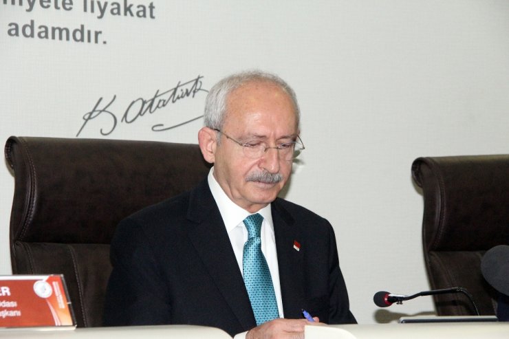 "Siyasetçiye Duyulan Güven Neredeyse Yerlerde Sürünüyor"
