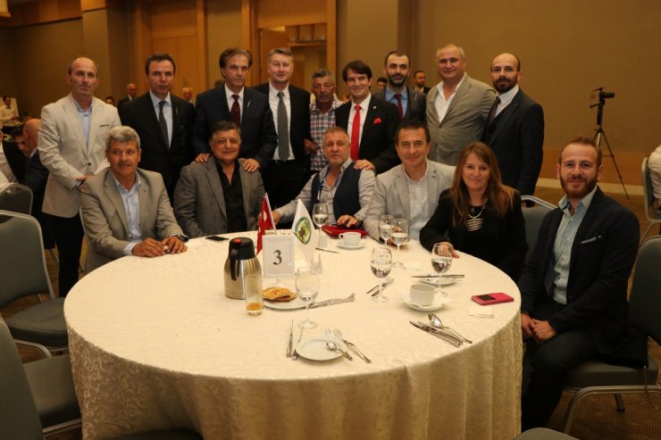 Futbolun Efsaneleri İftarda Bir Araya Geldi